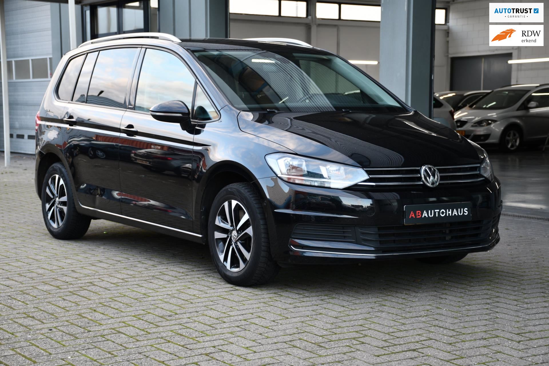 Interessant neutrale Rekwisieten Volkswagen Touran - 1.5 TSI Comfortline Business 7p/ Automaat/  Parkeersensoren/ Navi/ /Apple Carplay Benzine uit 2019 - www.abautohaus.nl