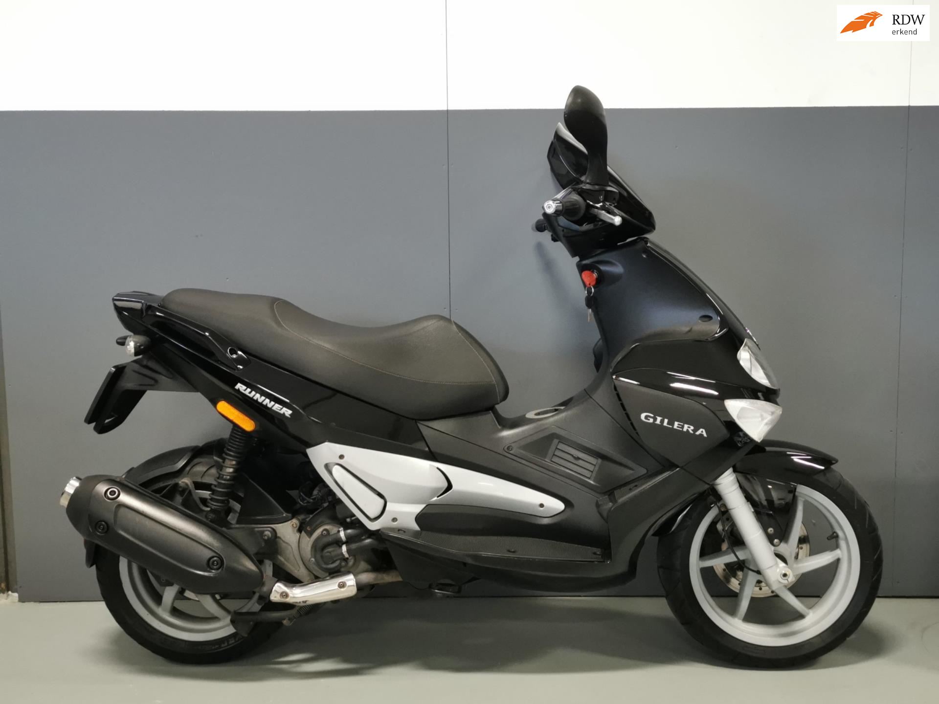 Gilera Runner 200 VXR Automaat Zwart INCL. WARME BEENKLEED occasion - Auto Square