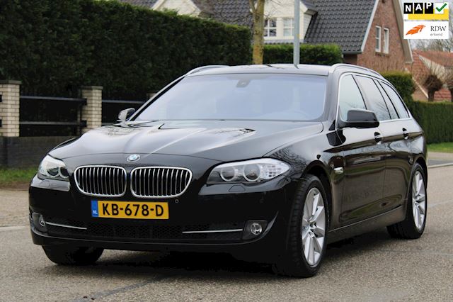 BMW 5-serie Touring 520d High Executive | NAVI |CLIMA | CRUISE | XENON | TREKHAAK | ZEER MOOIE GOED ONDERHOUDEN AUTO |