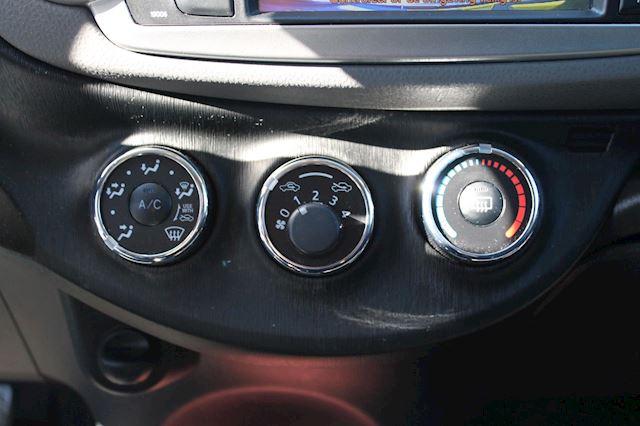 Toyota Yaris 1.3 VVT-i Aspiration camera navigatie airco