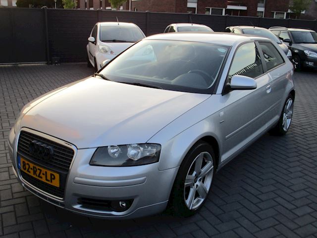 Audi A3 1.6 Attraction S-LINE AIRCO CLIMA GROOT NAVI !!