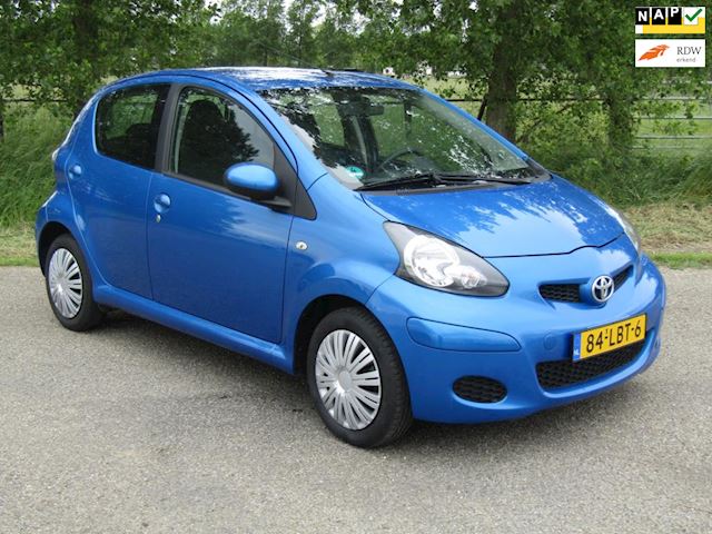 Toyota Aygo 1.0-12V Comfort NAP, 5 deuren en airco.