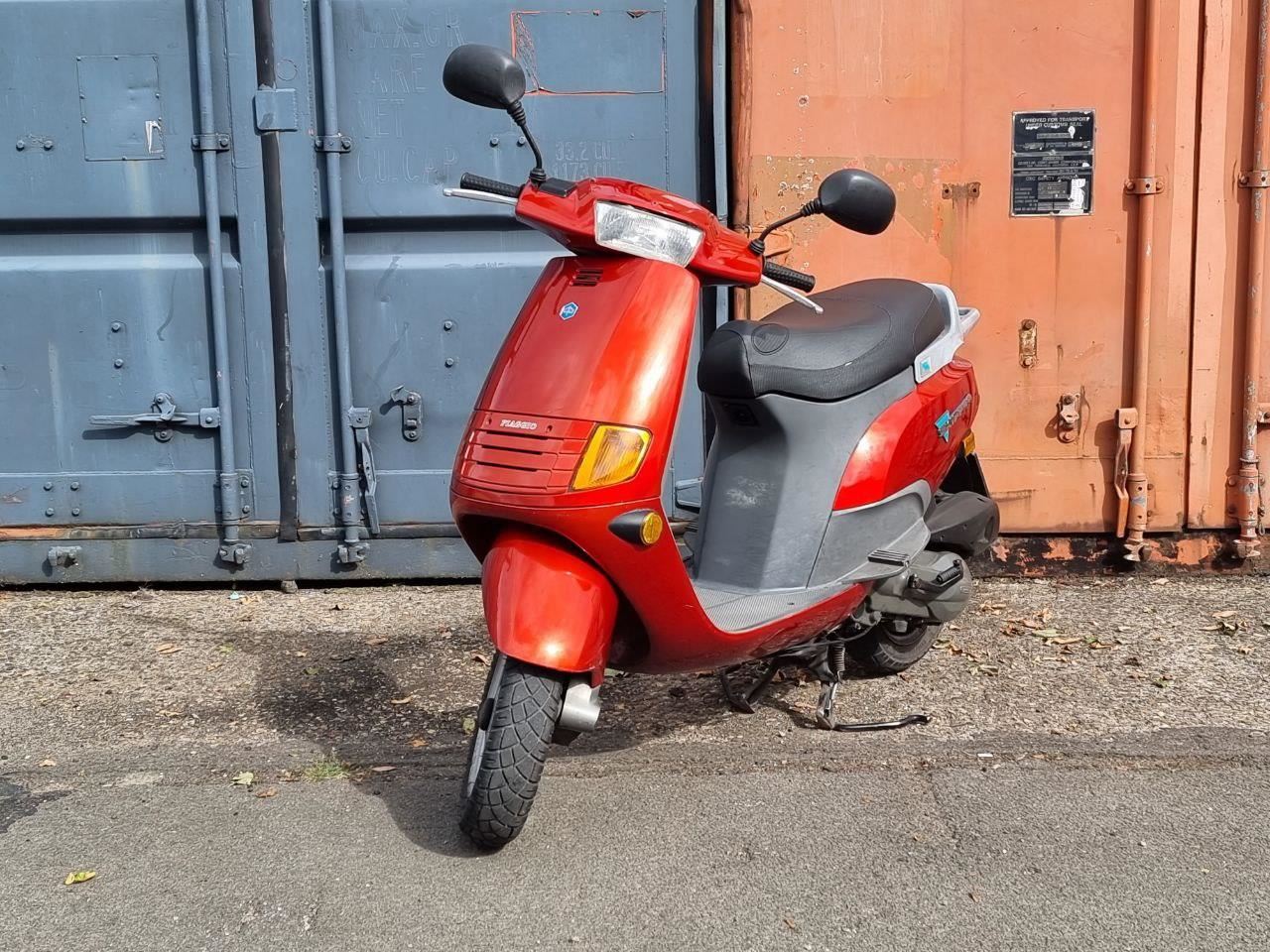 Piaggio Scooter occasion - First Car Groningen