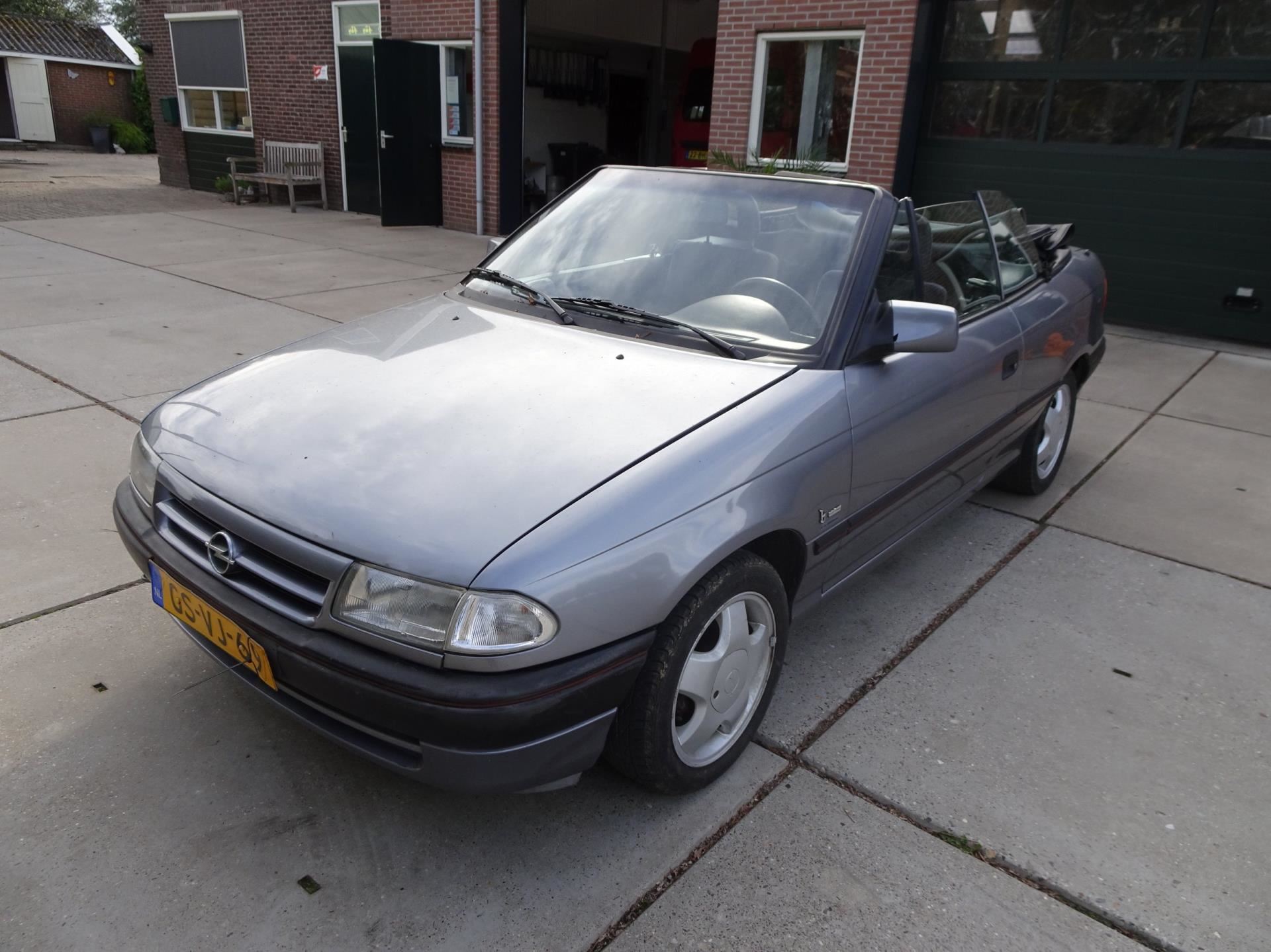 Opel Astra Cabriolet occasion - AkroN Auto's