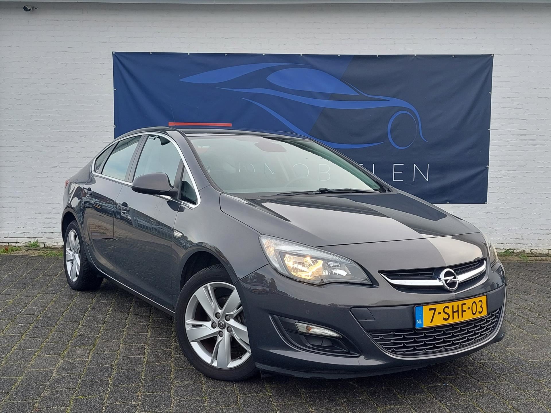 Nat Pellen redactioneel Opel Astra - 1.4 Turbo Edition | NL AUTO / NAP LOGISCH / 100% RIJKLAAR ! /  NIEUWE APK Benzine uit 2013 - www.a2automobielen.nl