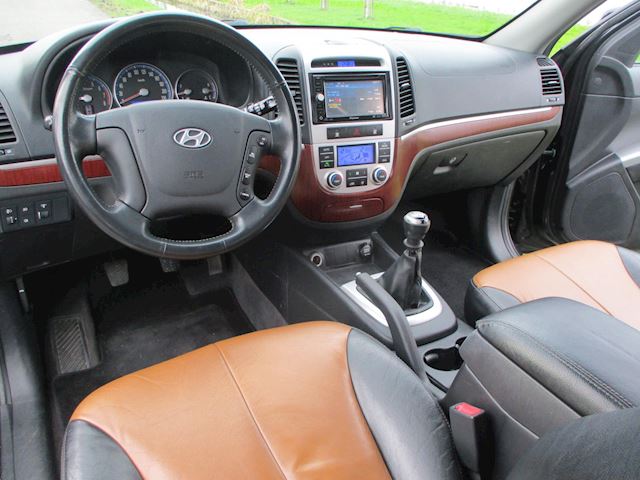 Hyundai Santa Fe 2.7i V6 Style Premium met Leder en Climate control