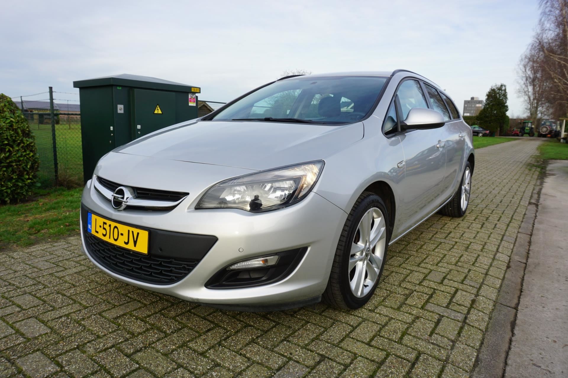 Kietelen gespannen definitief Opel Astra Sports Tourer - 1.4 Turbo 140 pk stationwagon Benzine uit 2014 -  www.debetaalbareauto.nl
