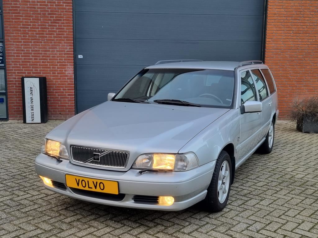 Volvo V70 occasion - Arnt Van Der Steen Handelsonderneming