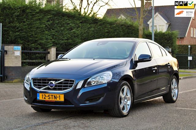 Volvo S60 1.6 T4F Momentum | AUTOMAAT | NAVI | CRUISE | CLIMA | NAP | ZEER MOOIE DEALER ONDERHOUDEN AUTO |