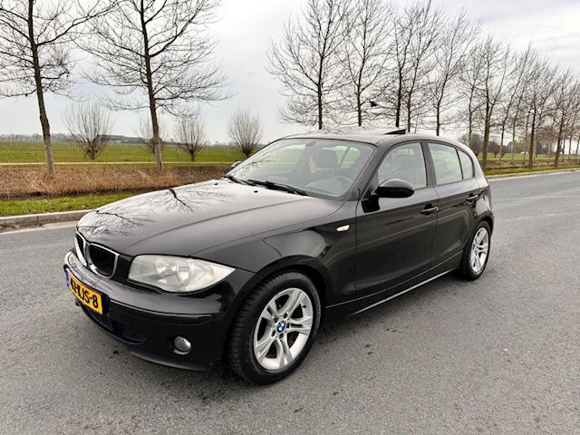 BMW 1-serie 116i High Executive APK NAP OPENDAK NAVIGATIE MOOIE AUTO!