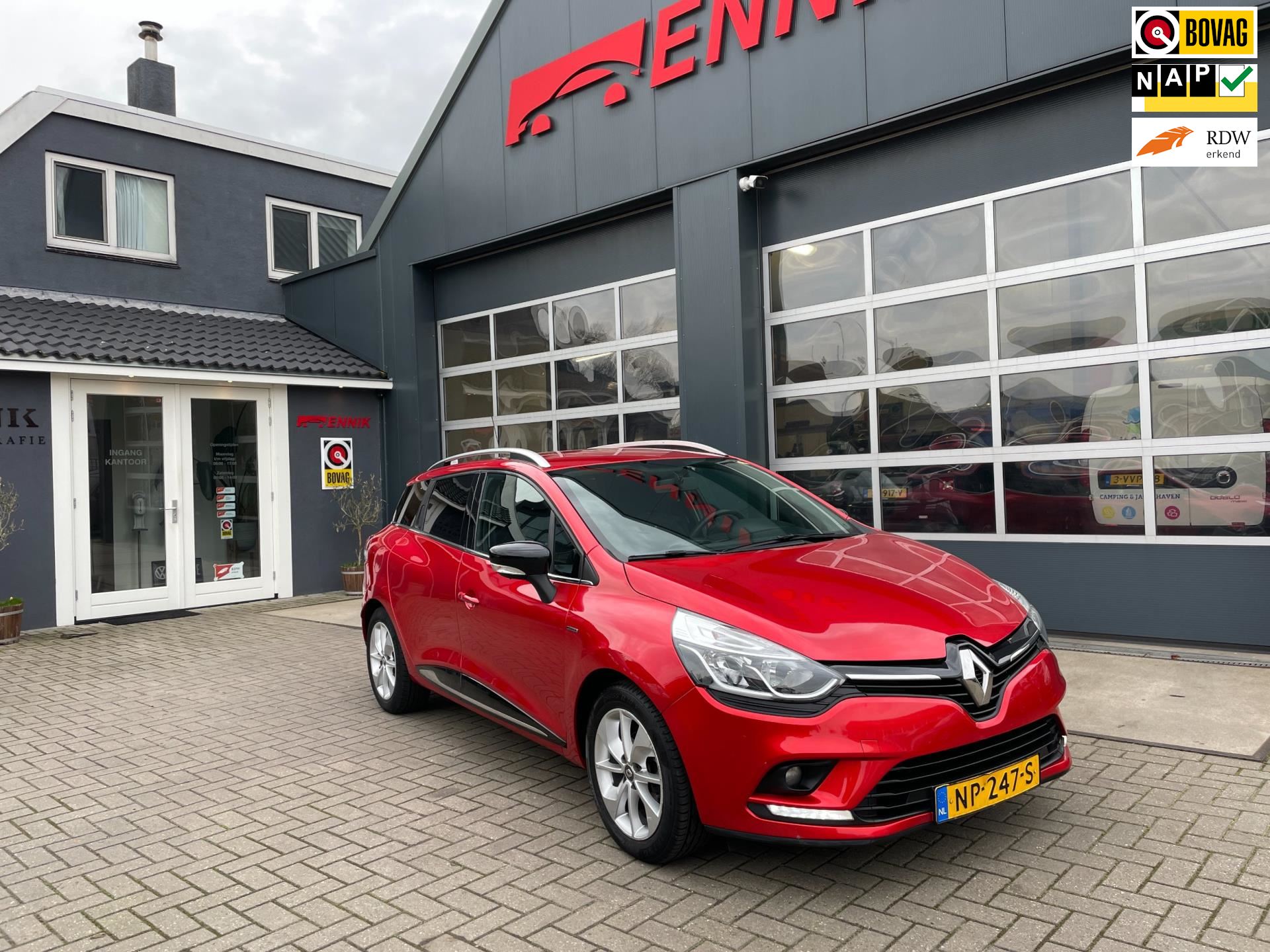 landinwaarts Proficiat Vergelijken Renault Clio Estate - 0.9 TCe Limited Benzine uit 2017 -  www.ennikautobedrijf.nl
