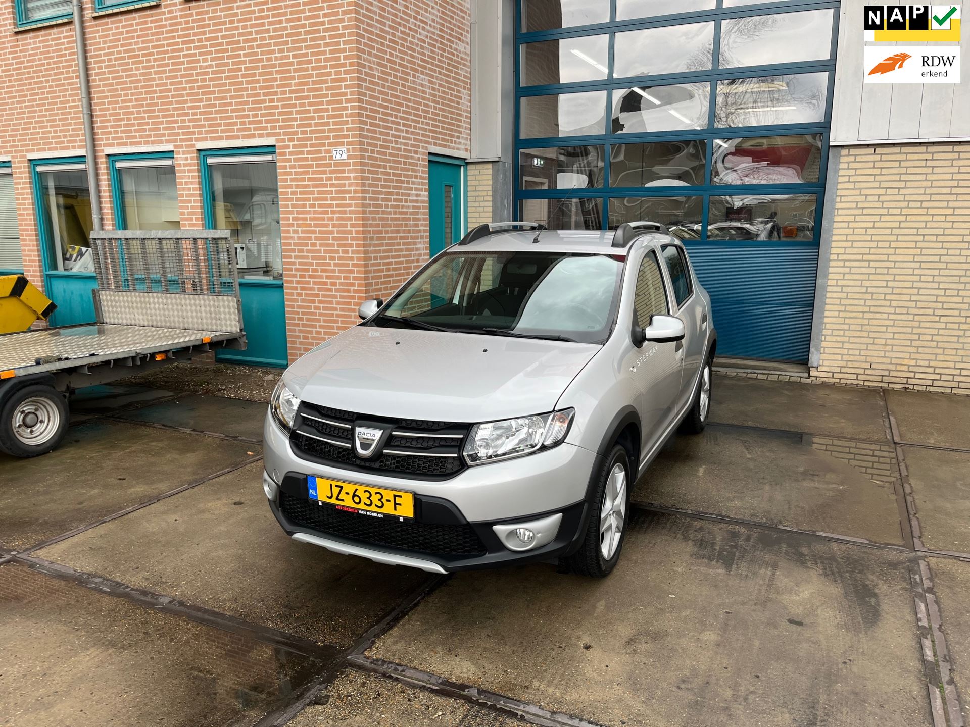 Dacia Sandero - 0.9 TCe Easy- R Stepway Lauréate| 12 MND AUTOMAAT| PDC| ISOFIX Benzine uit 2016 - autobedrijfvannobelen.nl
