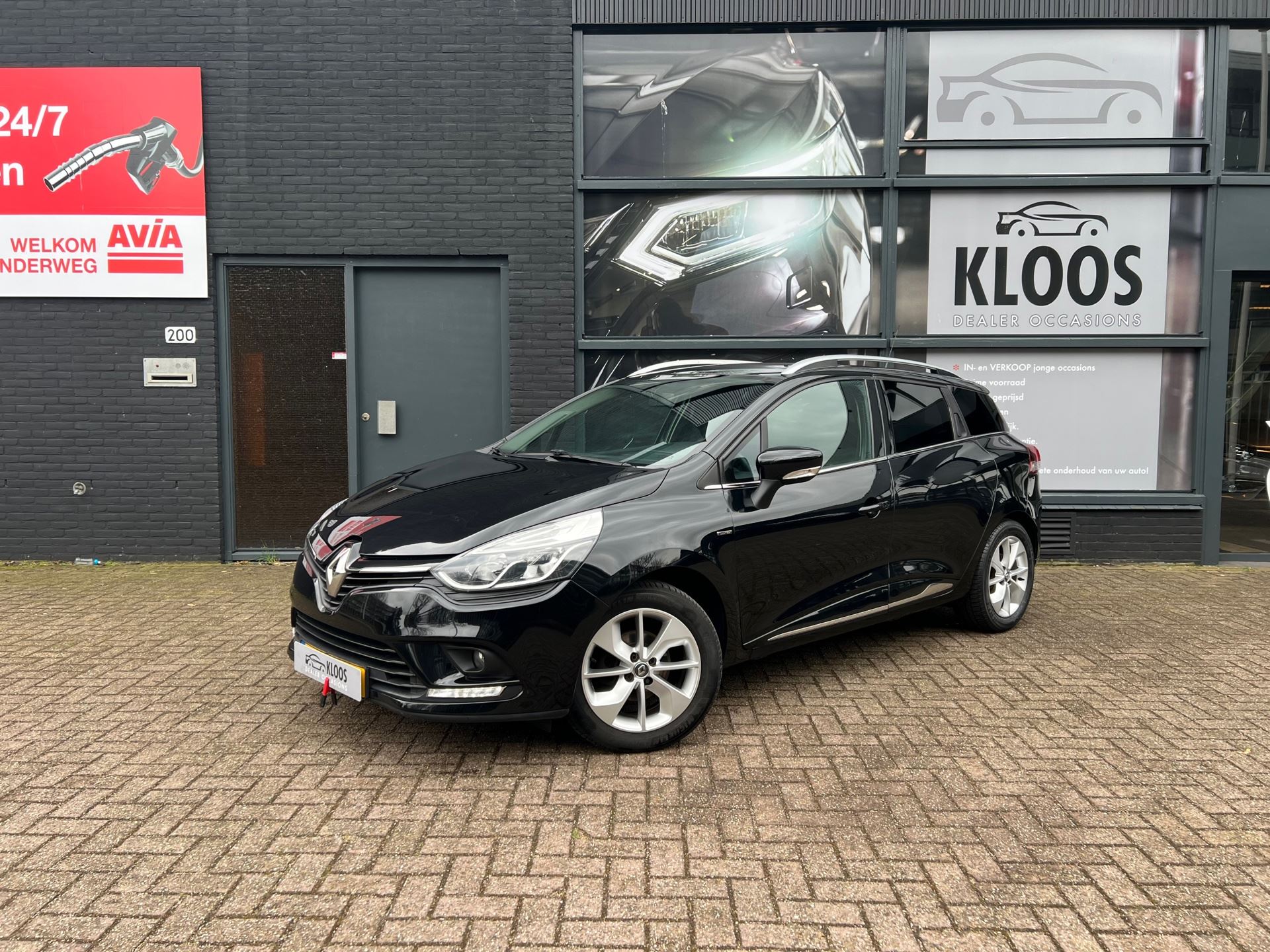 String string pijn kalligrafie Renault Clio Estate - 0.9 TCe Limited, 6 tot 12 maanden garantie Benzine  uit 2017 - www.kloosdealeroccasions.nl