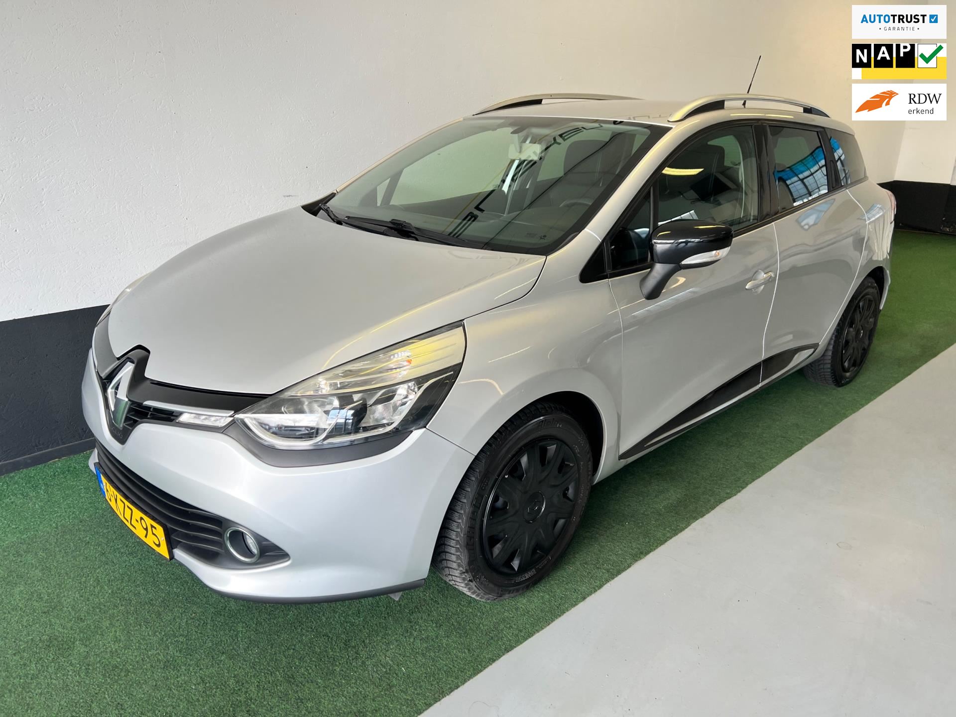 Tijdreeksen Leerling gezantschap Renault Clio Estate - 0.9 TCe Expression Benzine uit 2013 -  www.bliekenautos.nl