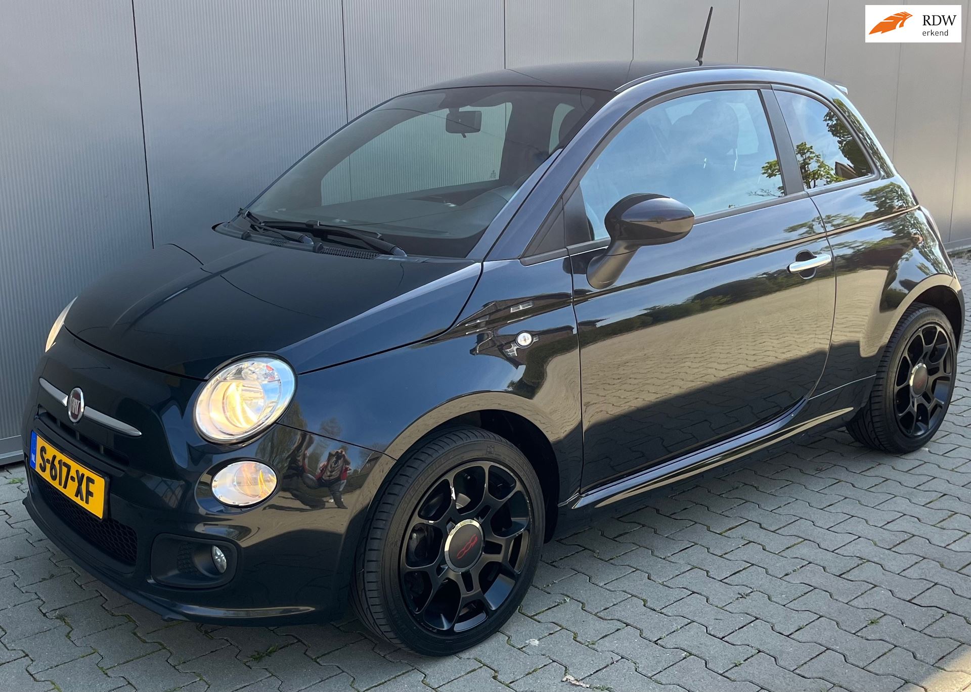 Betasten Verwisselbaar Maan Fiat 500 - 1.2 Sport zwart incl Airco, bluetooth - stuurbediening en zeer  luxe audiosysteem Benzine uit 2014 - www.stadsautotwente.nl