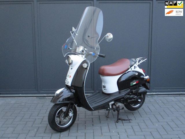 IVA Snorscooter Ventii Italy Windscherm 