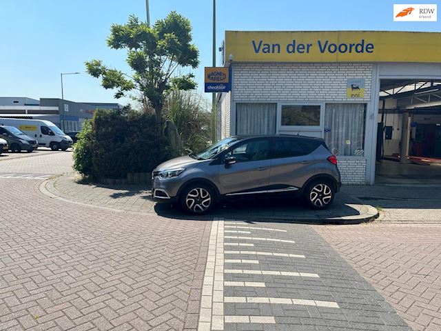 Renault Captur occasion - Autobedrijf van der Voorde BV.