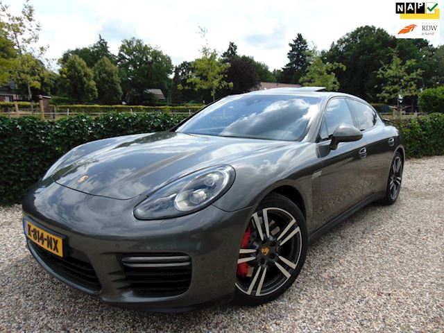 Porsche Panamera 4.8 GTS , Dealer Onderhouden , Full Option , Camera / Carbon /  Leder / Schuifdak / Isofix / Led / 20 Inch Lm.