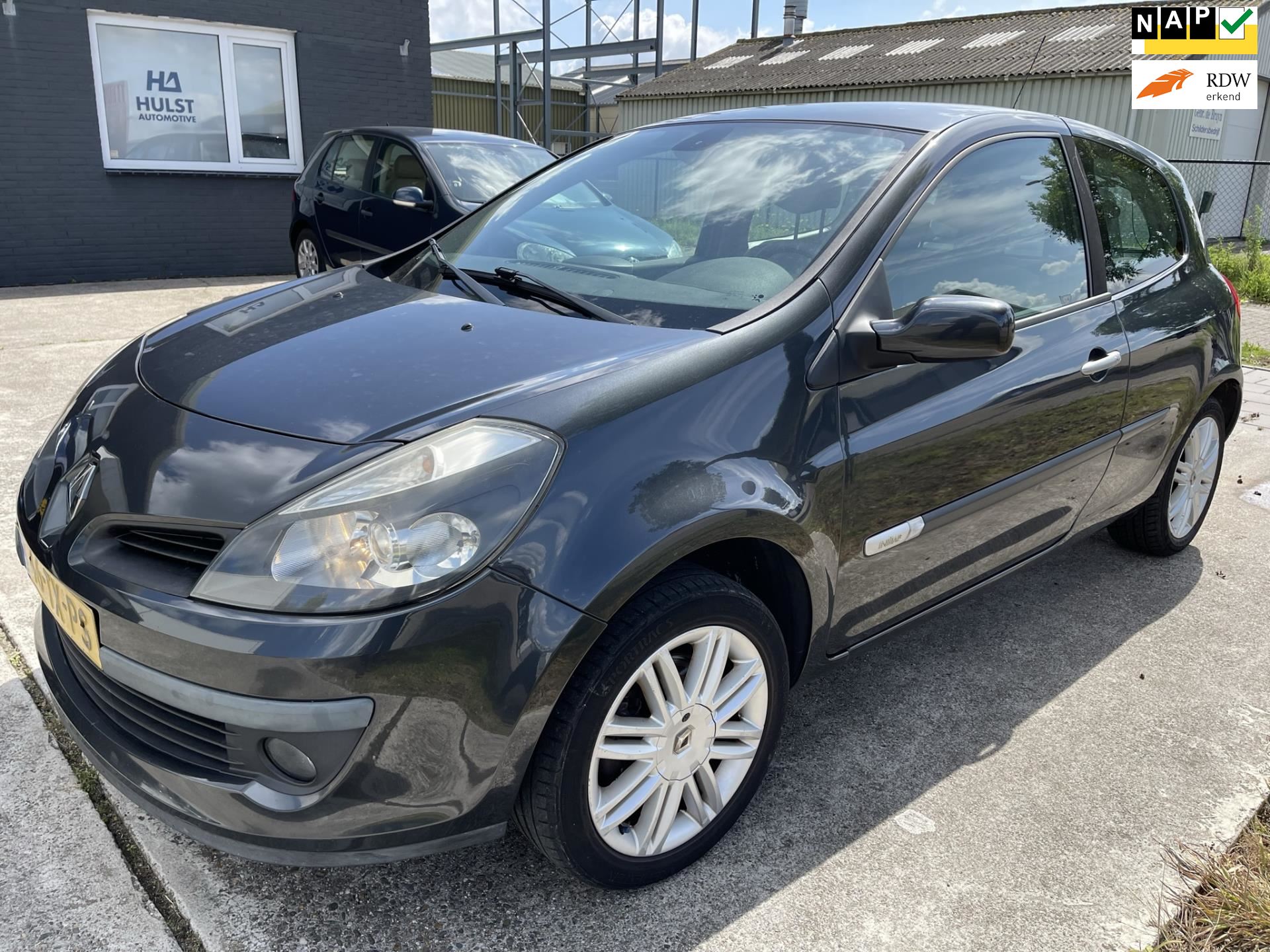 Renault Clio 2.0 16V Initiale occasion - Hulst Automotive