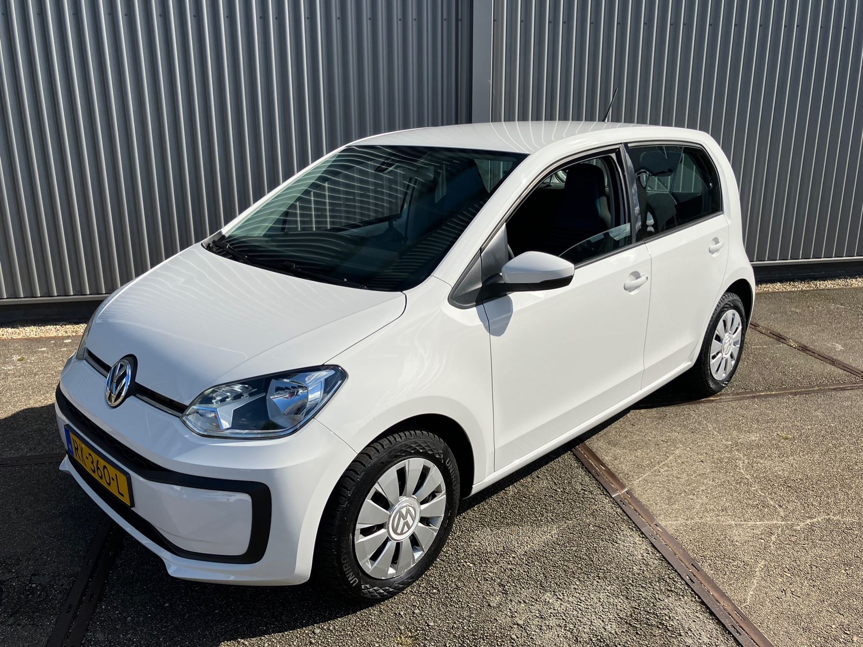 Volkswagen Up - 1.0 Bmt Move Up! 5 Deurs/ Bluetooth/ Led Verlichting  Benzine Uit 2018 - Www.Abautomobielen.Nl