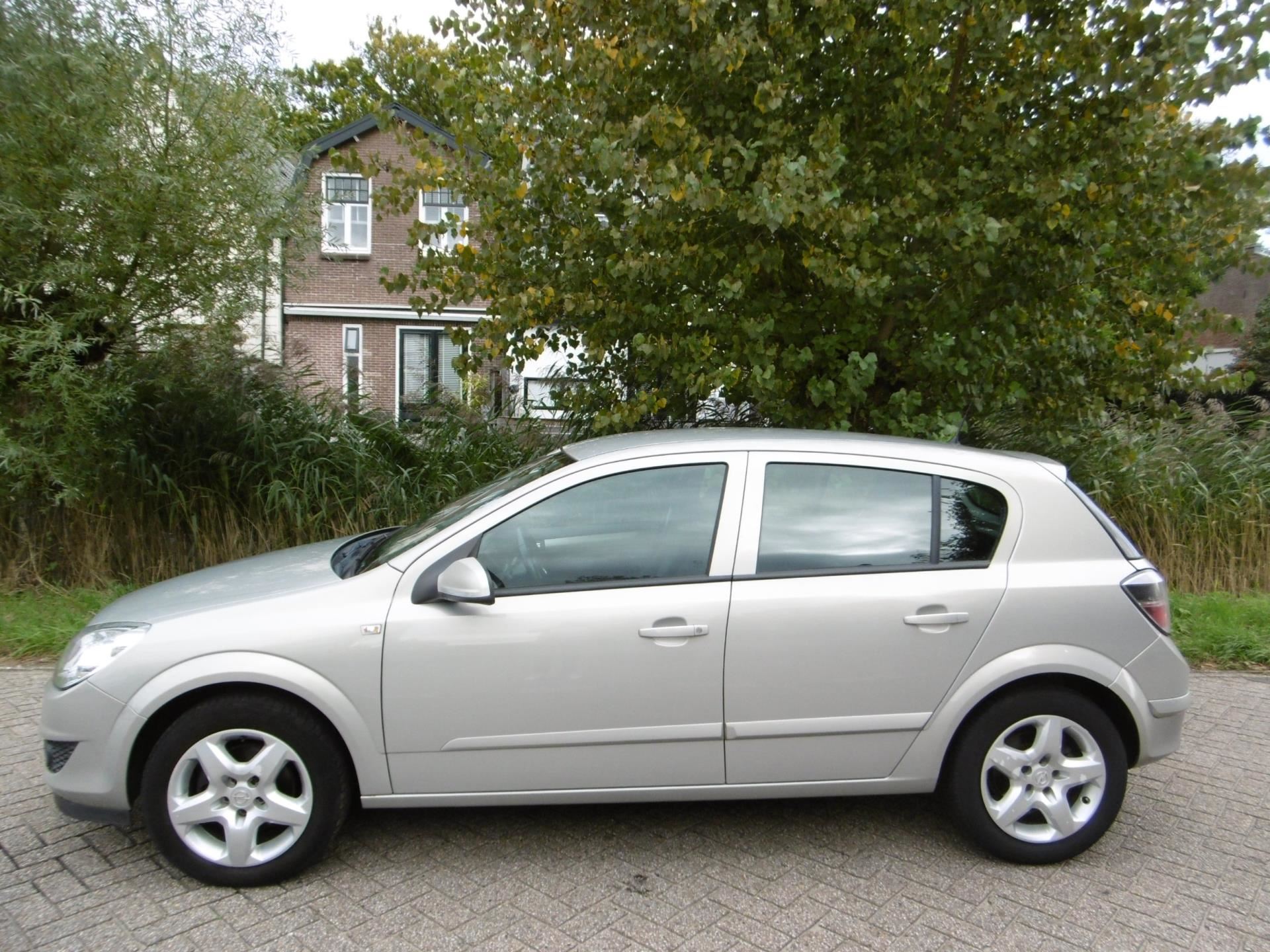 Opel Astra occasion - Occasiondealer 't Gooi B.V.