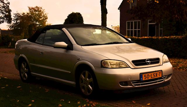 Opel Astra Cabriolet occasion - F. Klomp Auto's
