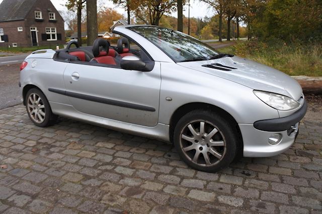 Peugeot 206 CC 1.6-16V cabrio met nw apk , airco , opknapper zie foto,s werkend dak div.exstra,s