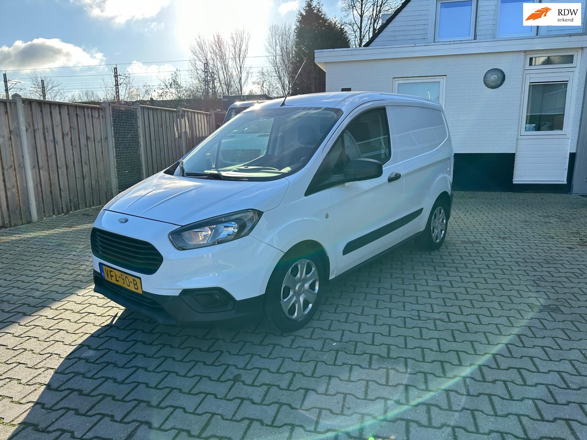 Ford Transit Courier occasion - Sneltrade