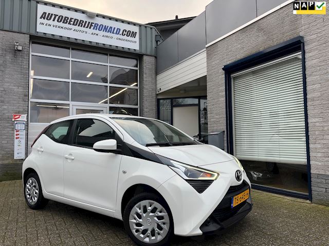 Toyota Aygo 1.0 VVT-i x-play NL.Auto/Camera/Carplay/Led/Airco/5deurs/1Ste Eigenaar/Dealer Onderhouden