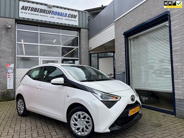 Toyota Aygo 1.0 VVT-i x-play NL.Auto/Camera/Carplay/Led/Airco/5deurs/1Ste Eigenaar/Dealer Onderhouden