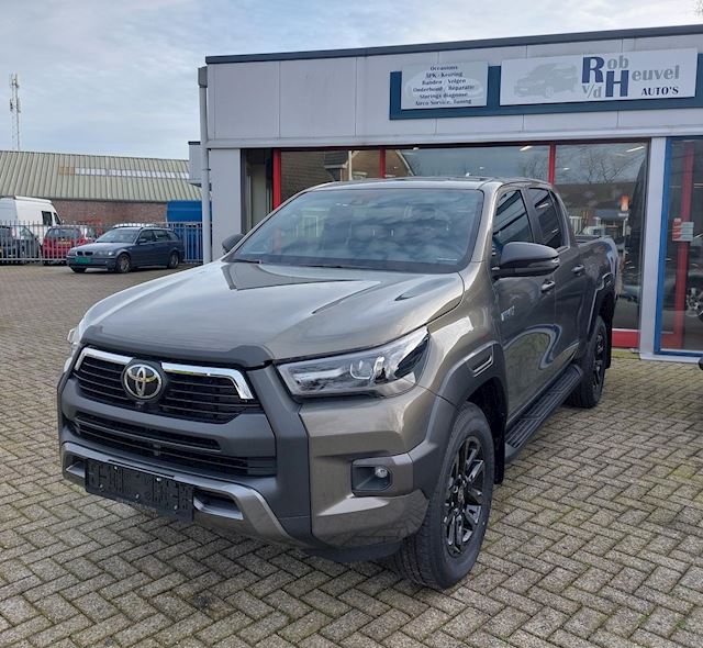 Toyota HiLux 2.8 D-4D Double Cab Invincible OP VOORRAAD! GrijsKenteken