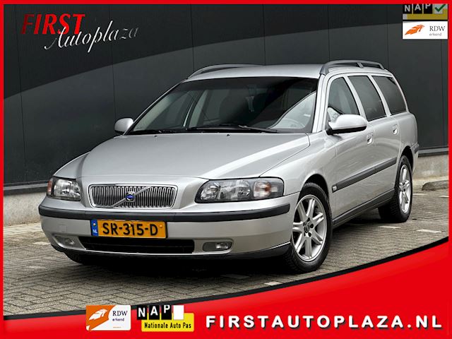 Volvo V70 2.4 AUTOMAAT AIRCO/CRUISE | NETTE EN GOED ONDERHOUDEN AUTO !