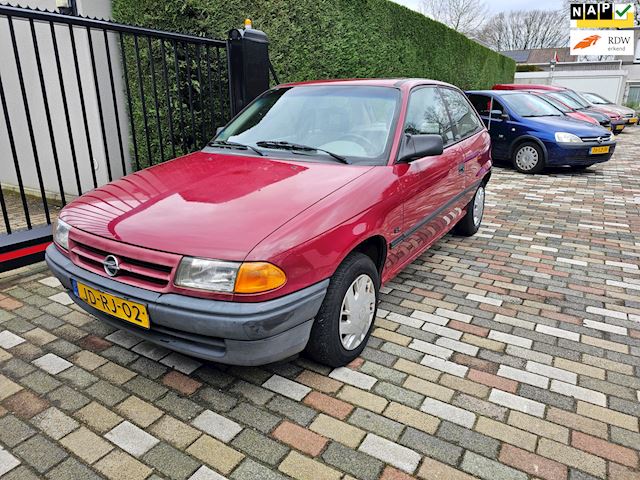 Opel Astra 1.6i Young 1994 AUTOMAAT  Lage Km