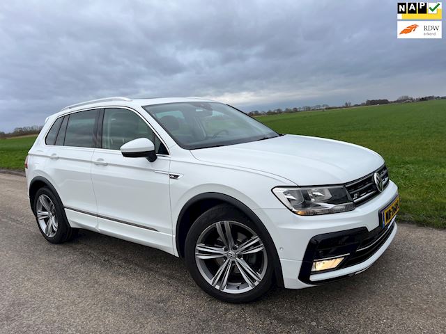 Volkswagen Tiguan 1.4 TSI ACT Connected Series R-line pano!
