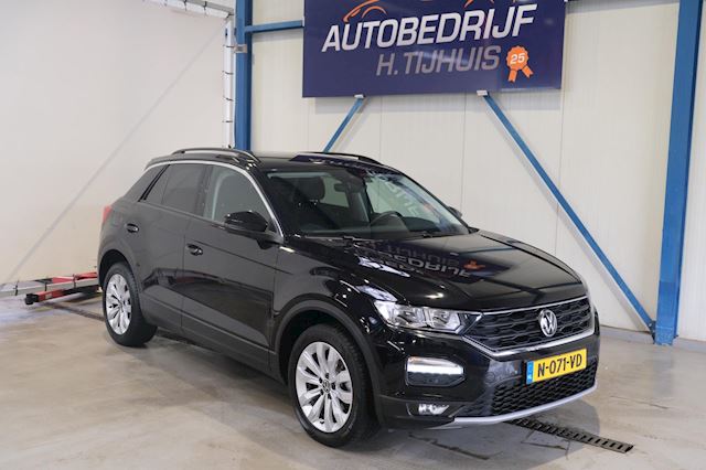 Volkswagen T-Roc 1.5 TSI Style Automaat - N.A.P. Airco, Cruise, Navi, PDC, Camera. 