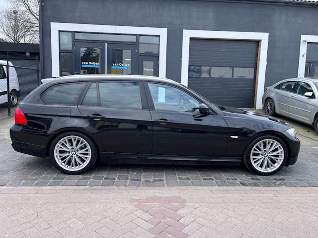 BMW 3-serie Touring 320i Business Line Automaat