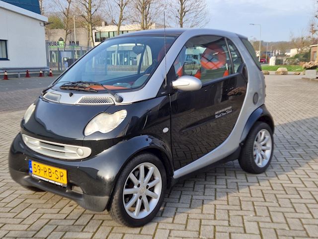 Smart Fortwo coupé 0.7 passion Automaat Panorama Dak.