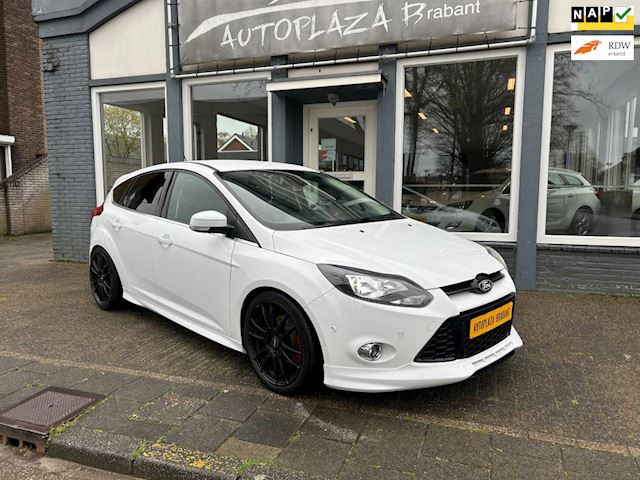 Ford Focus 1.6 EcoBoost / ST LINE / CLIMAT/ CRUISE / XENON