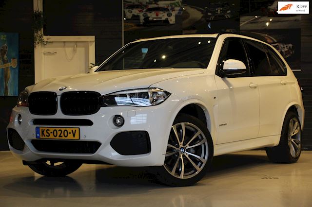 BMW X5 XDrive35i High Executive M-Sport - HUD - PANO - Leer - Dealer ond - Camera - Stoelverwarming voor + achter - DAB