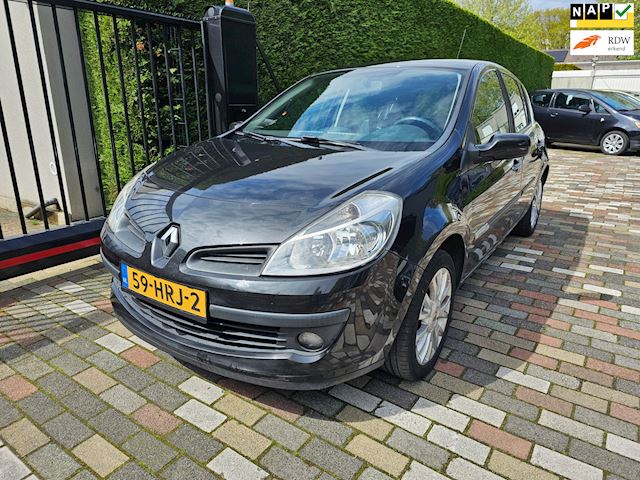 Renault Clio occasion - Van Lierop In- en Verkoop