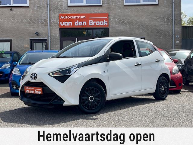 Toyota Aygo 1.0 VVT-i x-play 5Drs Face Lift Airco Led/Dag Rij Verlichting Nw Apk