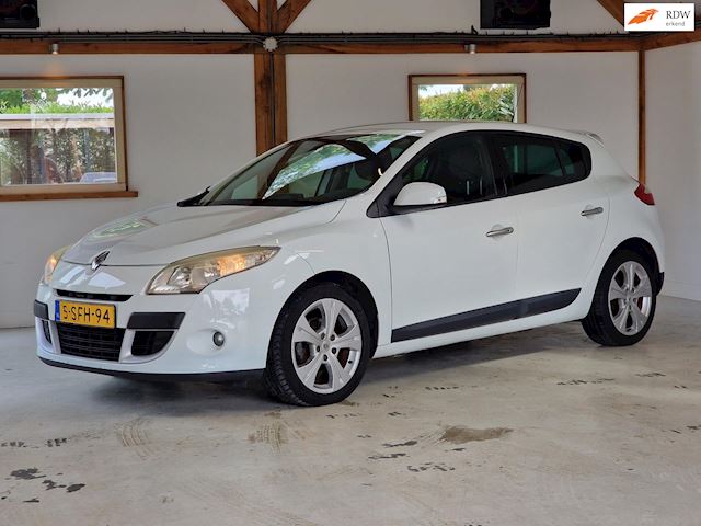 Renault Mégane 1.4 TCe Dynamique (Climate / Cruise / Navi / 17 Inch / Keyless)