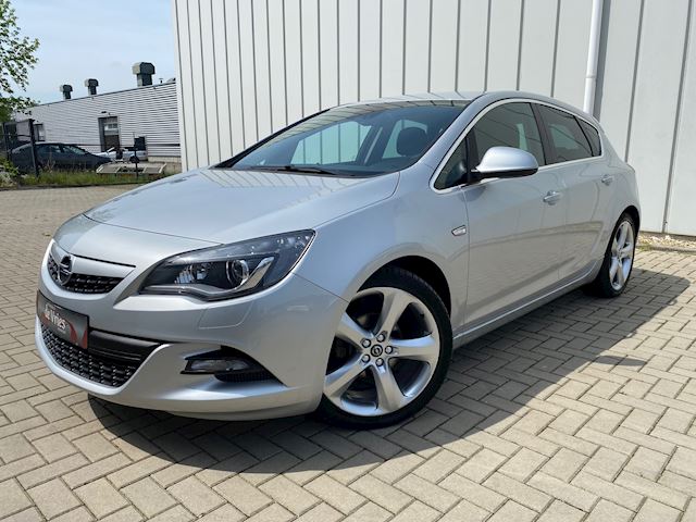 Opel Astra 1.4 Turbo GT / Clima / Cruise / Navi / PDC / Sportstoelen / Xenon / 19 Inch