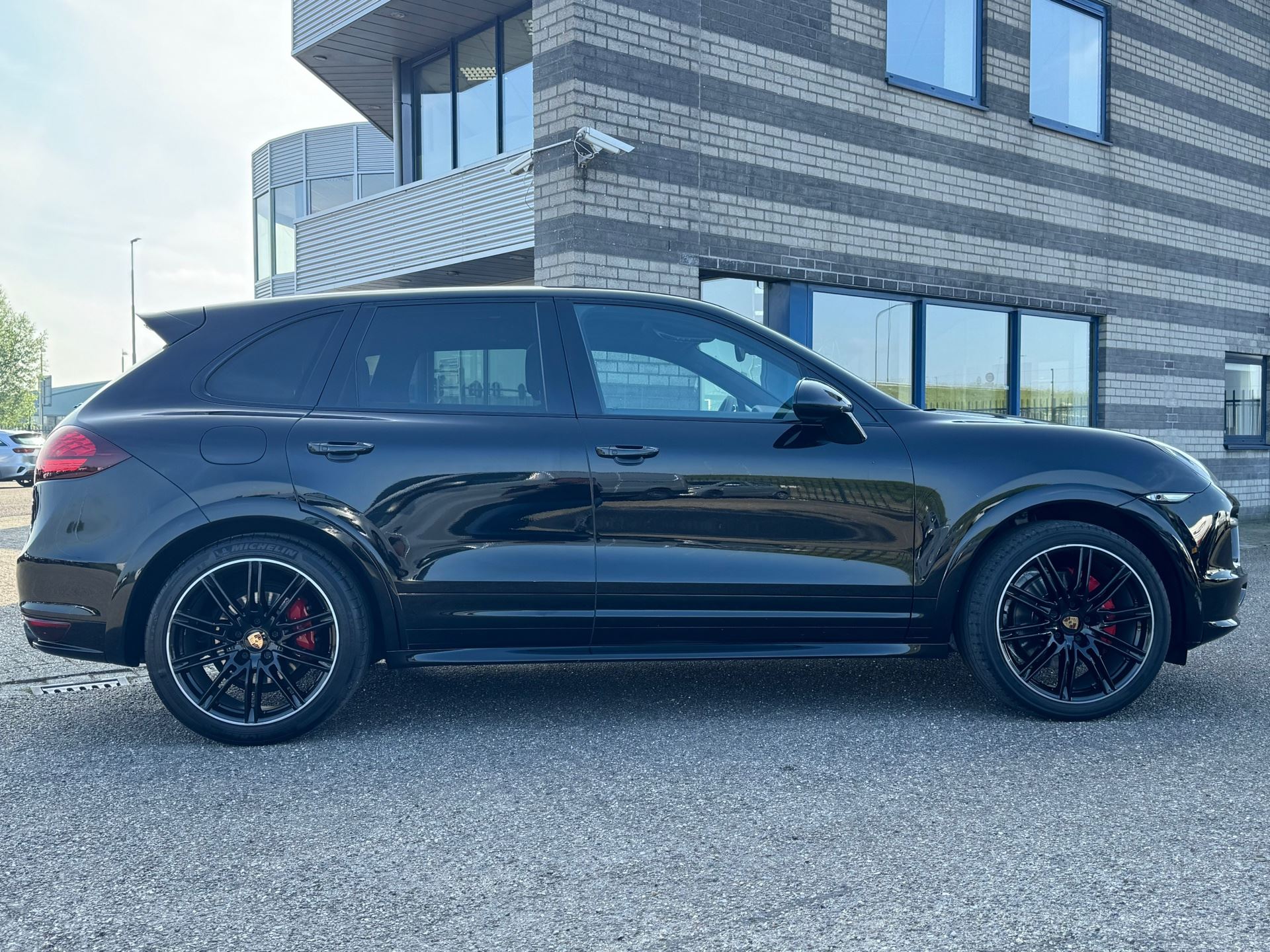 Porsche Cayenne - 4.8 GTS NAVI+CAM BOSE ECC ALCANTARA SPORT PANORAMA LED  TREKHAAK BOM VOL OPTIES Benzine uit 2013 - www.cockvanburenautos.nl