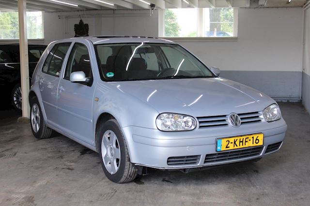 Volkswagen Golf 1.6 Highline AUTOMAAT