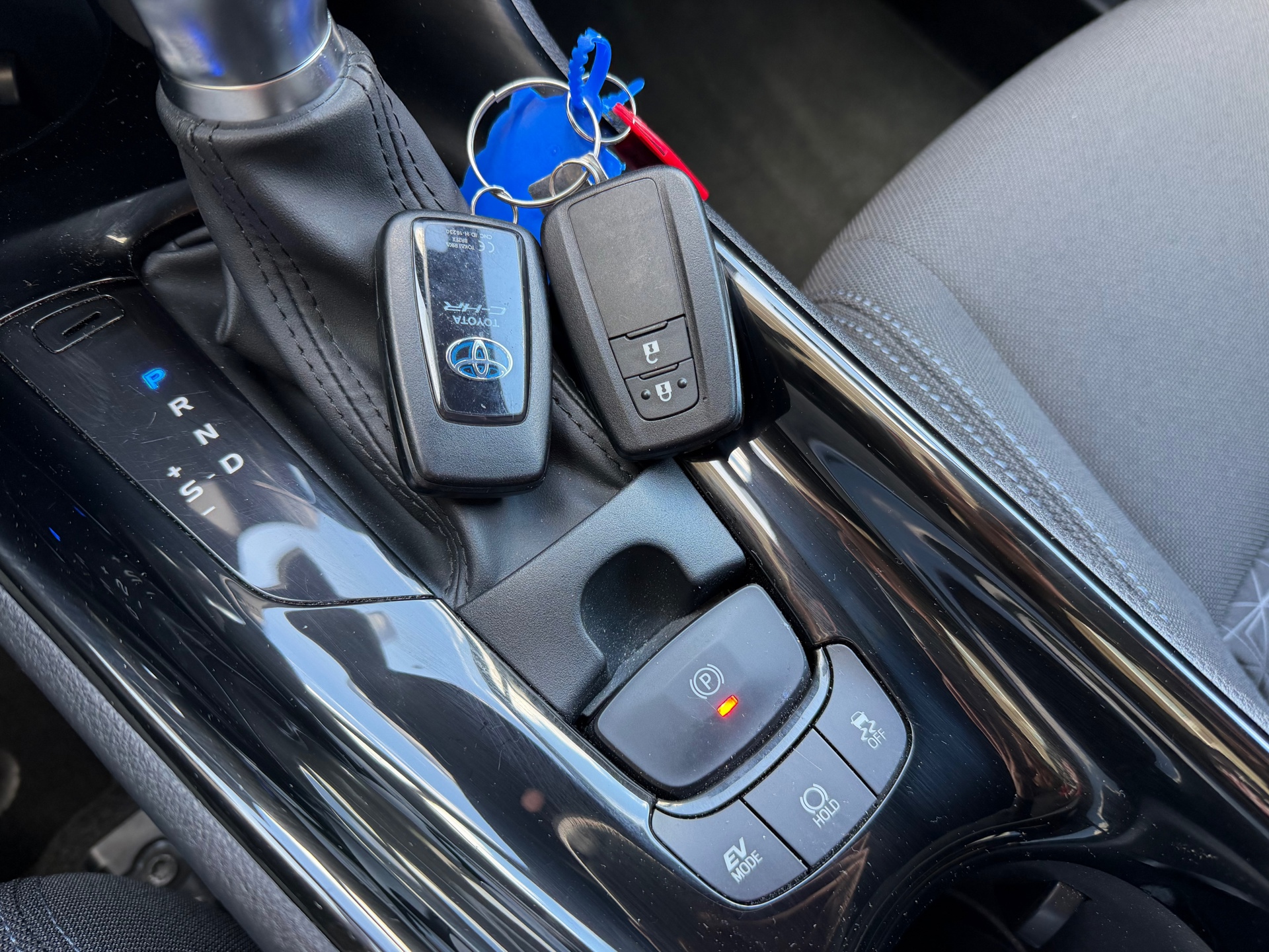 Toyota C-HR occasion - Autobedrijf van Stalen B.V.