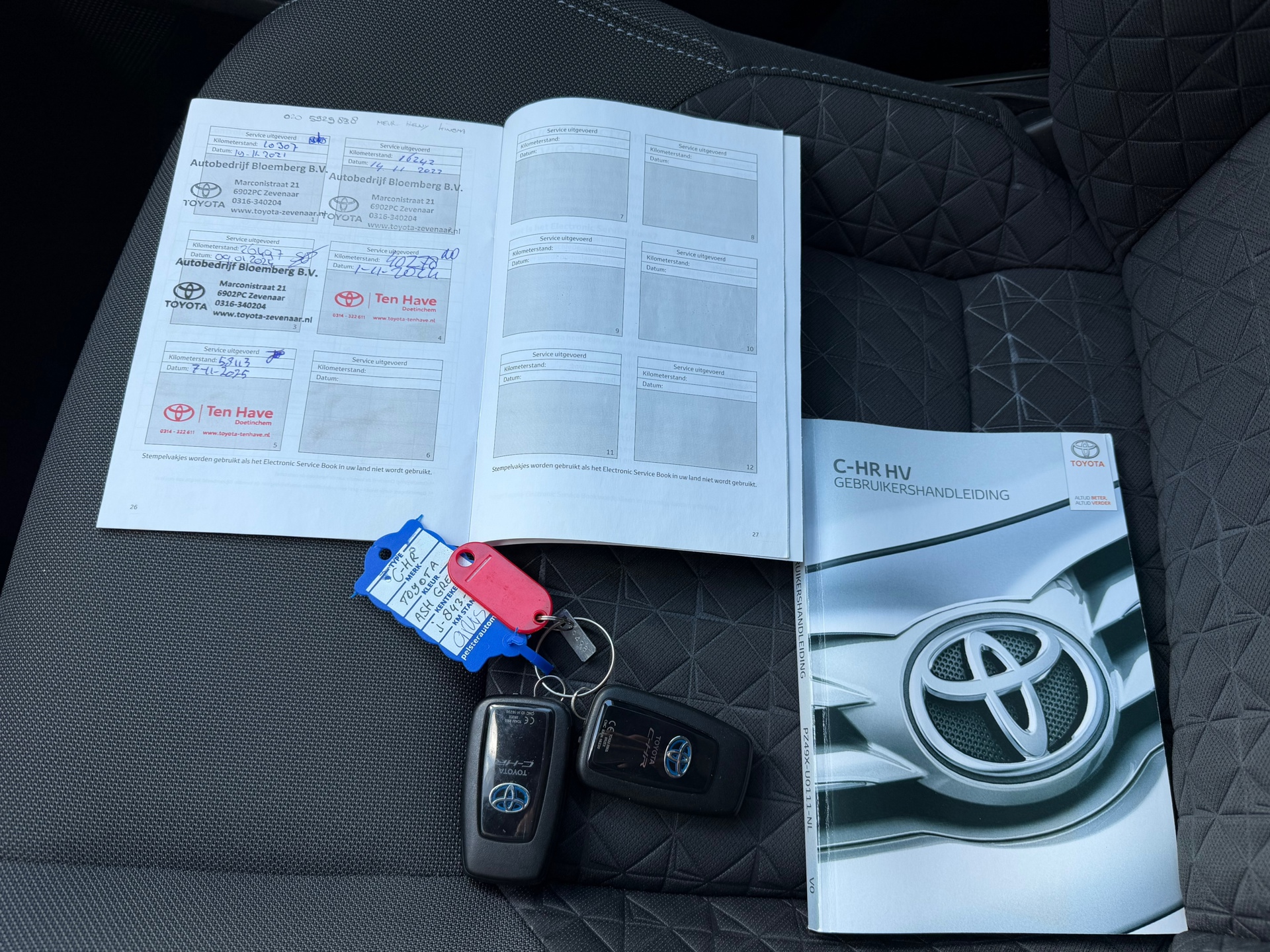Toyota C-HR occasion - Autobedrijf van Stalen B.V.