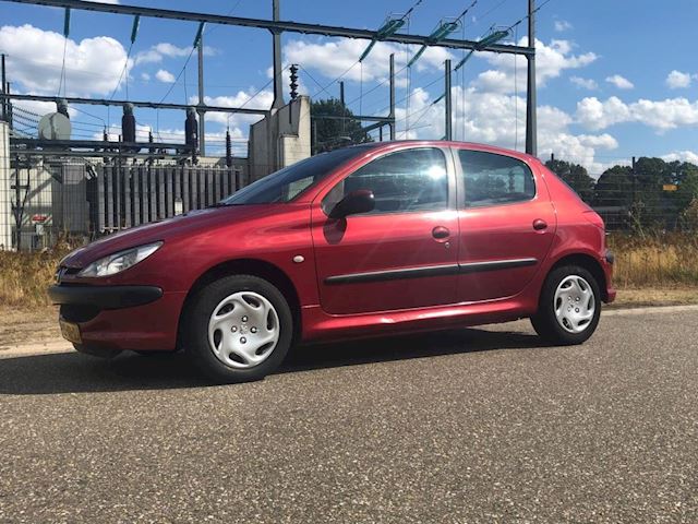 Peugeot 206 occasion - Dave's Garage