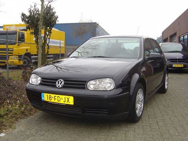 Volkswagen Golf occasion - Nieuwgraaf Autobedrijf