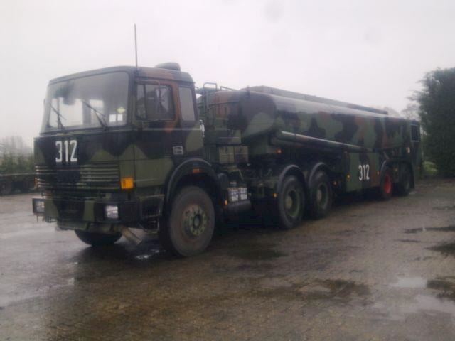 Iveco 220-35 AHT dubbel aangedreven trekker